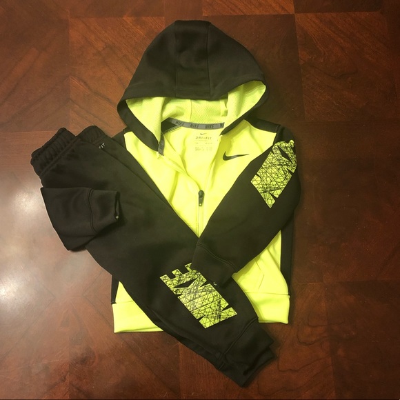 nike highlighter outfit
